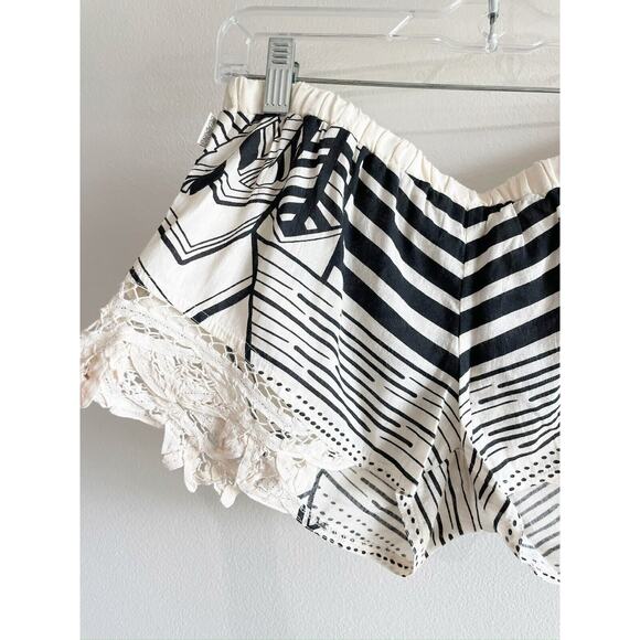 Oracle Fox For Billabong Black White Elastic Waist Aztec Lace Shorts - Picture 3 of 7